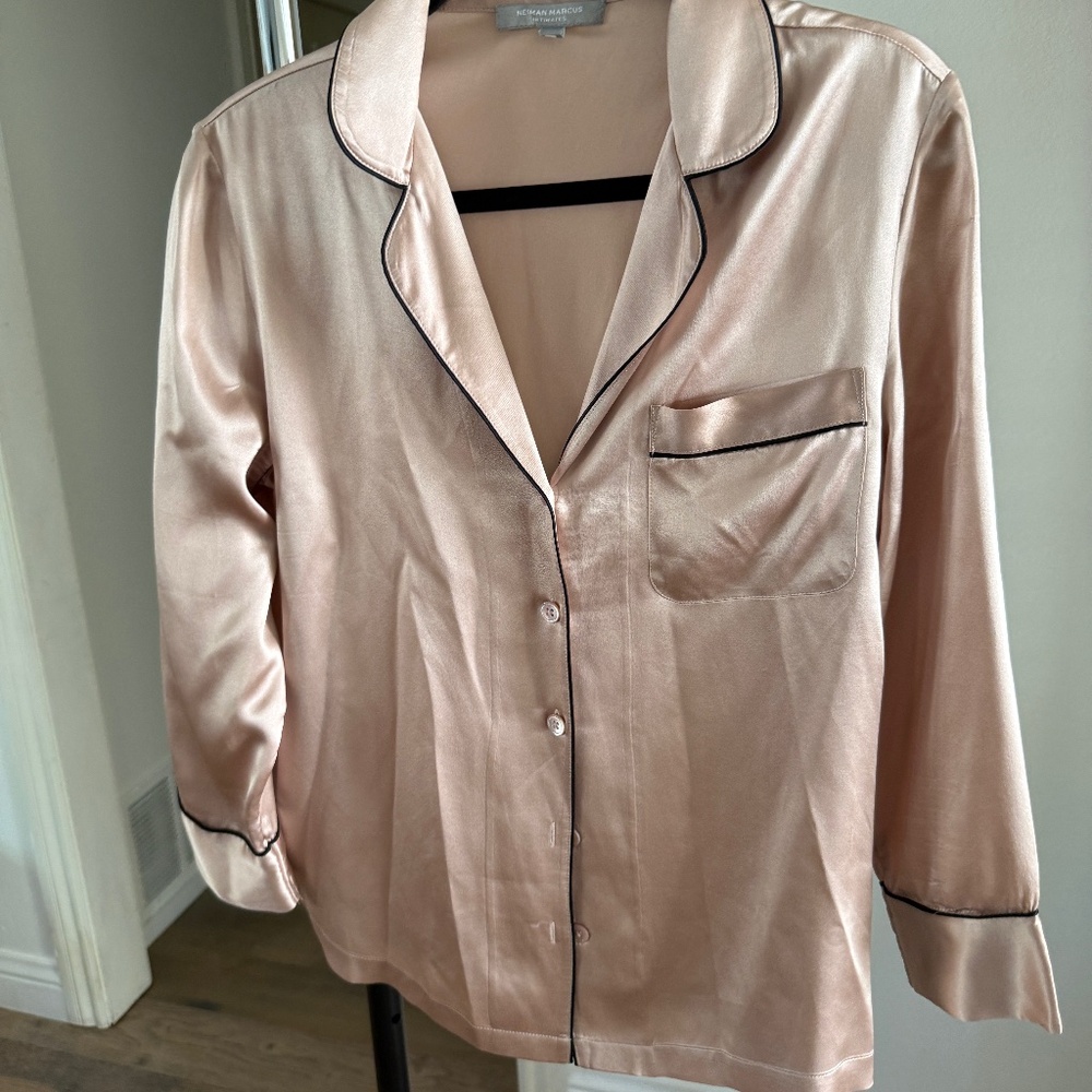 Neiman Marcus - Intimates - 100% Silk Sleep Top - Small